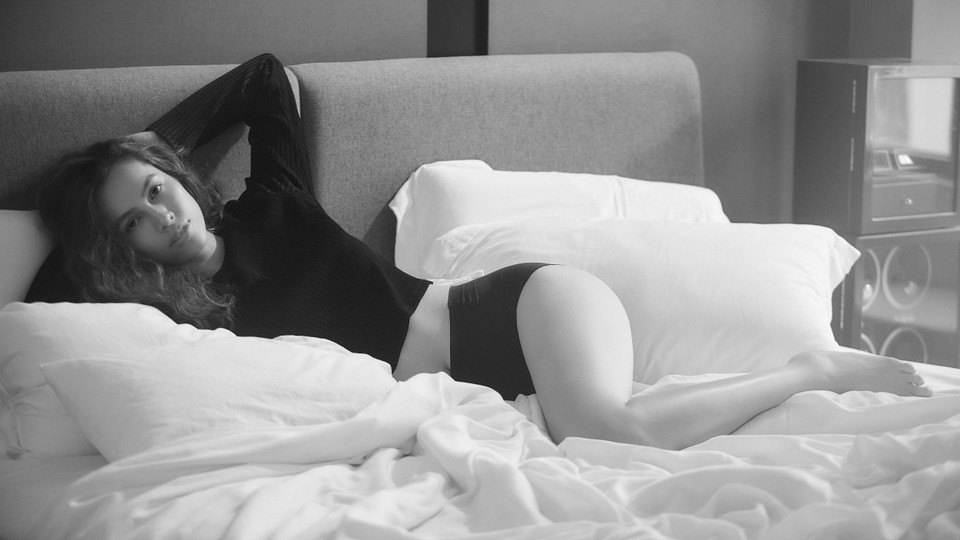 Cùng ngắm nhan sắc quyến rũ tuổi 33 của Á hậu Hoàng My. (Ảnh: CTV/Vietnam+)