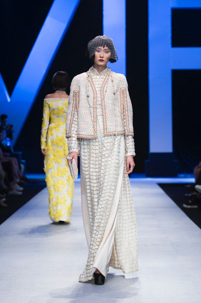 ‘Coco yêu dấu’ bao gồm những tà áo dài với đường nét vừa truyền thống vừa phóng khoáng...