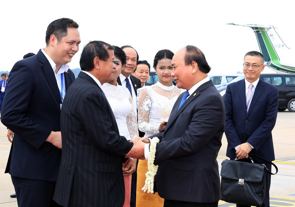 Thủ tướng Nguyễn Xuân Phúc kết thúc cuộc dự Hội nghị Cấp cao Ủy hội sông Mekong quốc tế lần thứ 3. Trong ảnh: Lễ tiễn Thủ tướng Nguyễn Xuân Phúc tại sân bay quốc tế Siem Reap, Vương quốc Campuchia. (Ảnh: Thống Nhất/TTXVN)