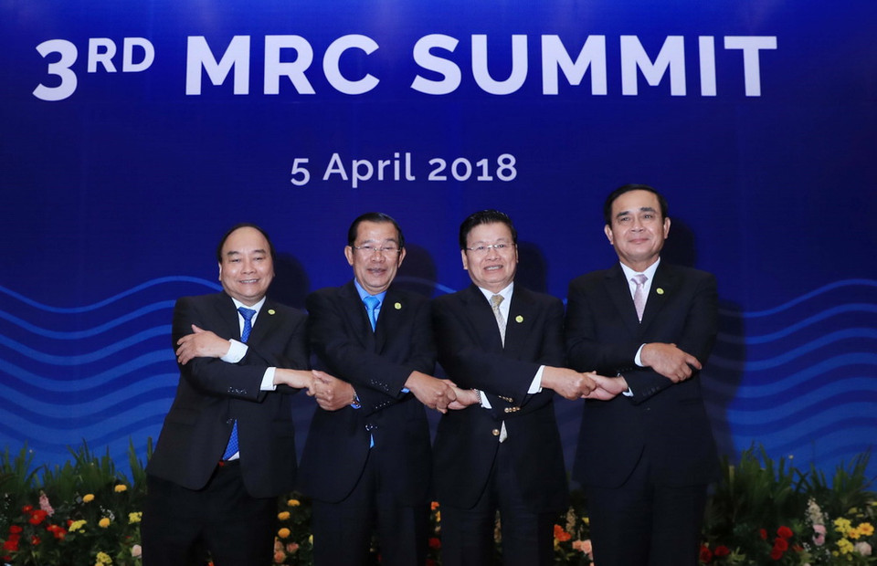 Thủ tướng Nguyễn Xuân Phúc dự khai mạc Phiên toàn thể Hội nghị Cấp cao Ủy hội sông Mekong quốc tế lần 3. Trong ảnh: Thủ tướng Nguyễn Xuân Phúc và các đại biểu. (Ảnh: Thống Nhất/TTXVN)