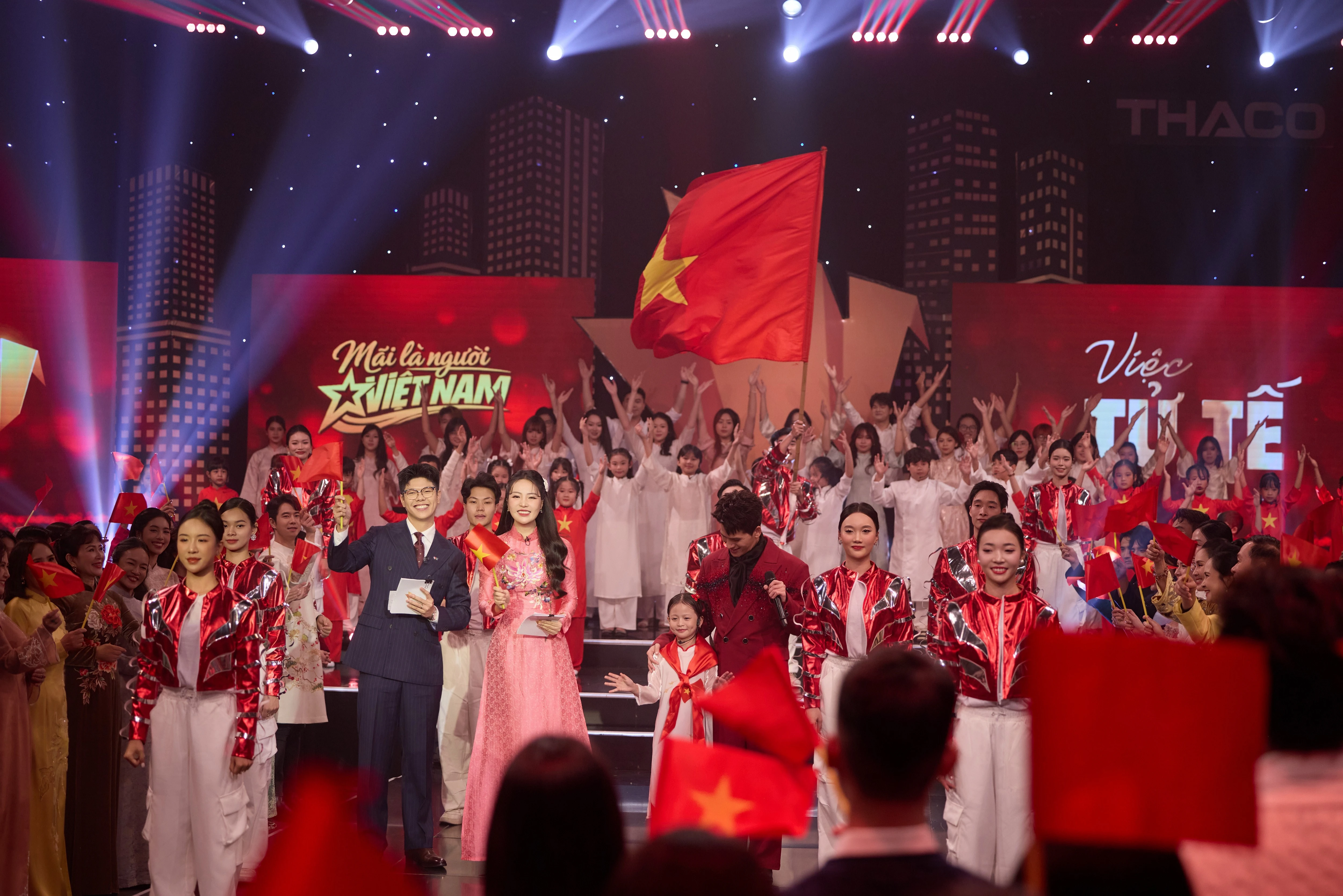 Gala 'Việc Tử Tế' Lan Tỏa Những Câu Chuyện Cảm Động Về Tình Người Việt