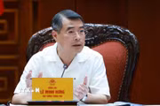 Thủ tướng Lê Minh Hưng chủ trì làm việc với lãnh đạo Bộ Công an và Bộ Khoa học và Công nghệ về xây dựng khung kiến trúc tổng thể quốc gia số. (Ảnh: Dương Giang/TTXVN)