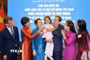 Chủ tịch Quốc hội Trần Thanh Mẫn và Phu nhân gặp gỡ cán bộ nhân viên Đại sứ quán và cộng đồng người Việt Nam tại Thổ Nhĩ Kỳ. (Ảnh: Doãn Tấn/TTXVN)