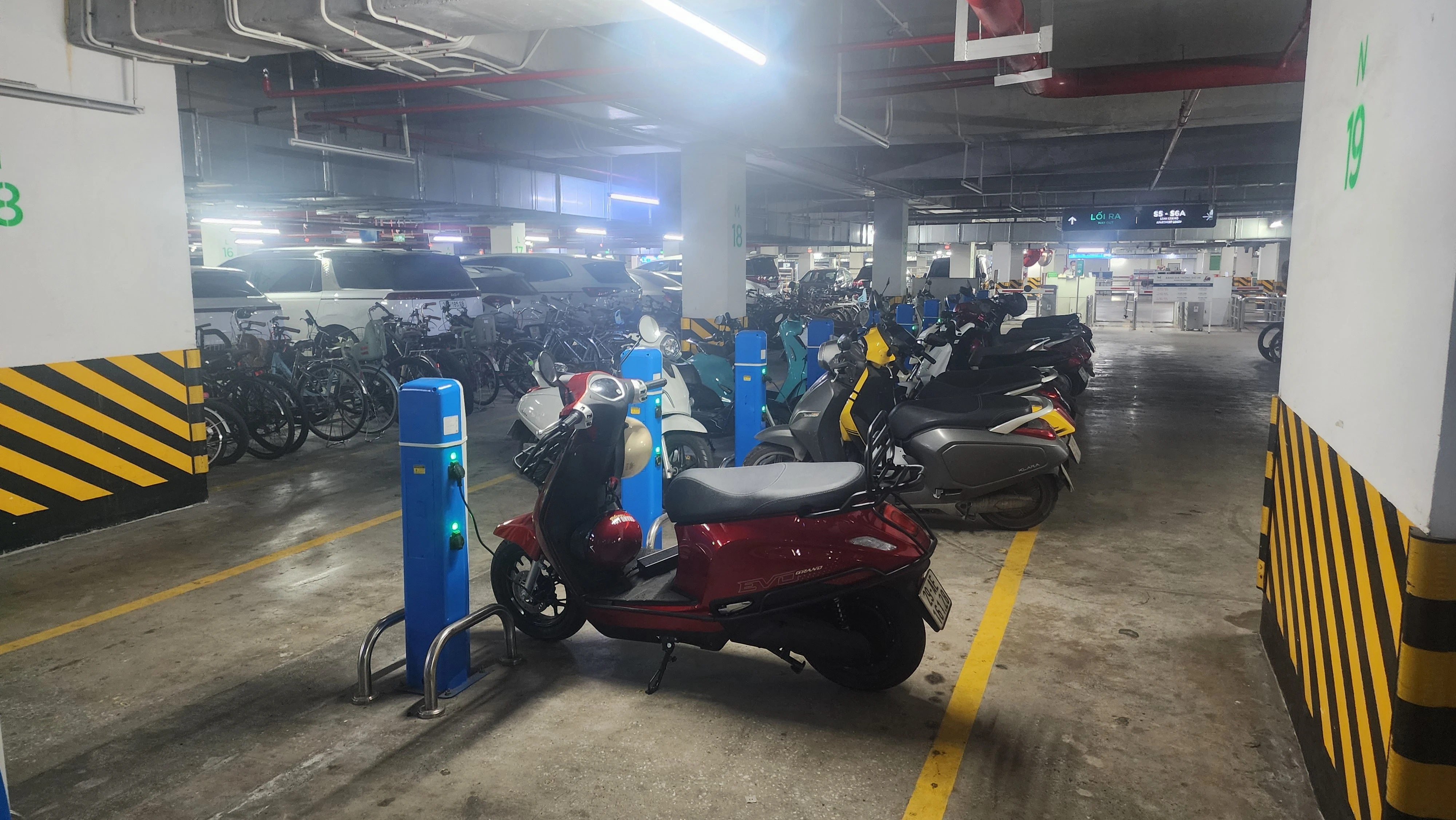 Bài toán trụ sạc xe điện tại chung cư trước lộ trình chuyển đổi xanh