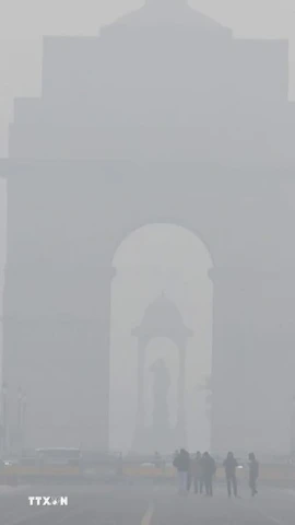 Không khí ô nhiễm nghiêm trọng tại New Delhi, Ấn Độ ngày 17/12/2025. (Ảnh: ANI/TTXVN) 