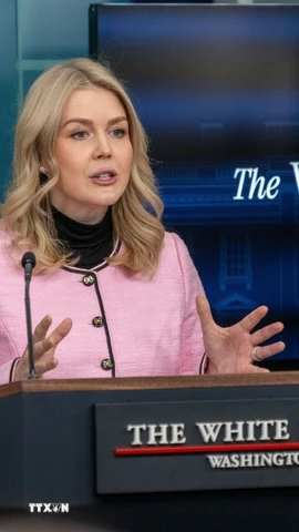 Phát biểu tại Nhà Trắng, Thư ký báo chí Karoline Leavitt cho rằng "sẽ là khôn ngoan” nếu Iran đạt được thỏa thuận với Mỹ. (Ảnh: THX/TTXVN) 