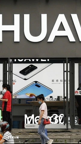 (Tư liệu) Một cửa hàng của Huawei tại Vũ Hán, Trung Quốc. Ảnh: Kyodo/TTXVN