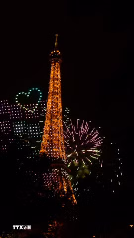 Paris mở màn Quốc khánh với "đại tiệc" ánh sáng