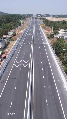 Một đoạn trên cao tốc Biên Hòa-Vũng Tàu. (Ảnh: Công Phong/TTXVN)