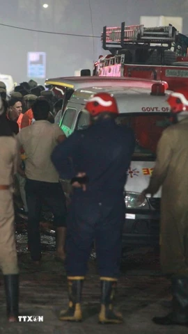 Hiện trường vụ nổ gần Pháo đài Đỏ ở New Delhi, Ấn Độ, ngày 10/11/2025. (Ảnh: THX/TTXVN) 