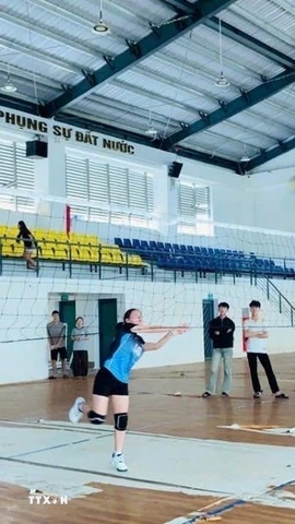 Học sinh Trường Trung học phổ thông Kỳ Sơn được chơi thể thao hàng ngày, phát triển kỹ năng bản thân, rèn luyện sức khỏe. (Ảnh: Bích Huệ/TTXVN)