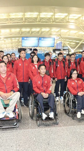 Lãnh đạo Cục Thể dục thể thao Việt Nam tiễn đoàn tại sân bay Quốc tế Nội Bài. Ảnh: TTXVN phát