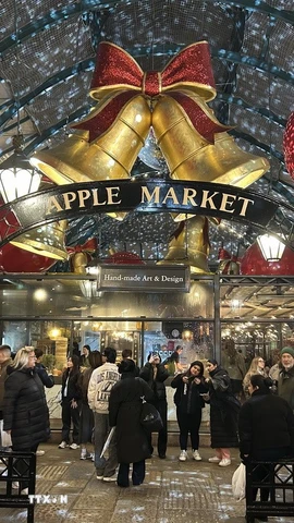 Tưng bừng Chợ Giáng sinh 2025 được khai trương ở London