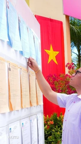 Cử tri phường Tân Ninh, tỉnh Tây Ninh. (Ảnh: Minh Phú/TTXVN)