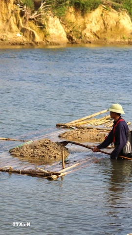 Nghệ An: Nạn khai thác cát “chui” diễn ra tràn lan tại xã miền núi Quế Phong