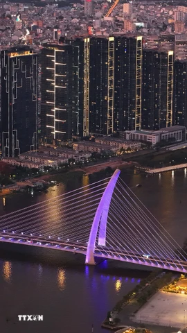 Thành phố Hồ Chí Minh về đêm. (Ảnh: Hồng Đạt/TTXVN)