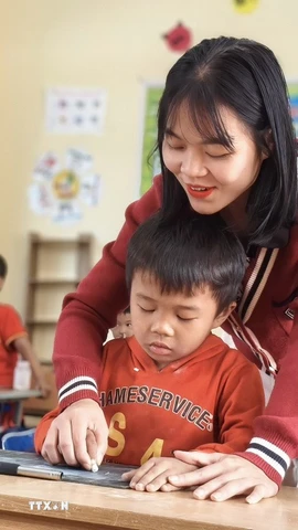 Hành trình mang con chữ đến với trẻ em dân tộc Chứt ở Hà Tĩnh