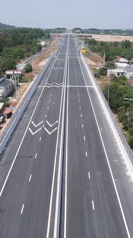 Một đoạn trên cao tốc Biên Hòa-Vũng Tàu đã hoàn thành. (Ảnh: Công Phong/TTXVN)