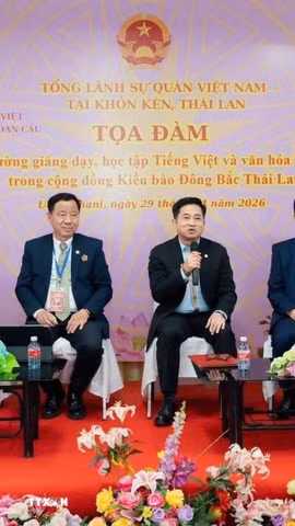 Các diễn giả tại tọa đàm. (Ảnh: TTXVN phát)