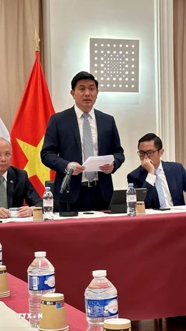 Mạng lưới chuyên gia năng lượng hạt nhân người Việt Nam ở nước ngoài (VietNuc) đã chính thức ra mắt tại trụ sở Đại sứ quán Việt Nam ở thủ đô Paris (Pháp). (Ảnh: Nguyễn Thu Hà/TTXVN)