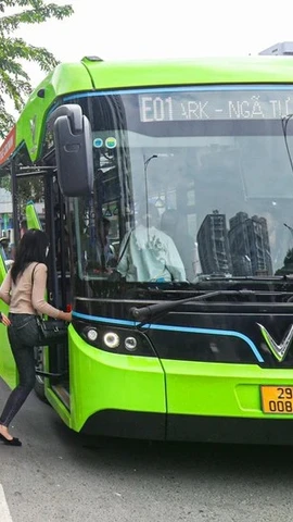 Xe buýt điện của Hà Nội (Ảnh: PV/Vietnam+)