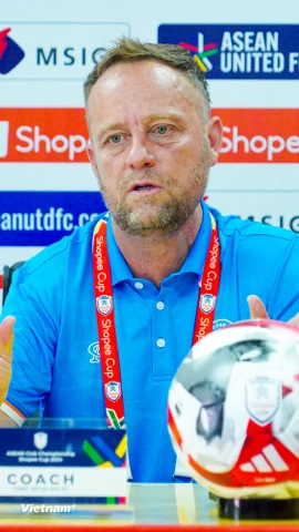 Huấn luyện viên Mano Polking cùng Công an Hà Nội hướng đến danh hiệu vô địch Shopee Cup 2024-2025. (Ảnh: Việt Anh/Vietnam+)