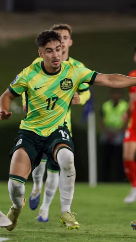Để thua 0-3 trước đối thủ U17 Australia (áo xanh), đội tuyển U17 Việt Nam dừng bước ở tứ kết Giải U17 châu Á 2026. (Ảnh: afc)