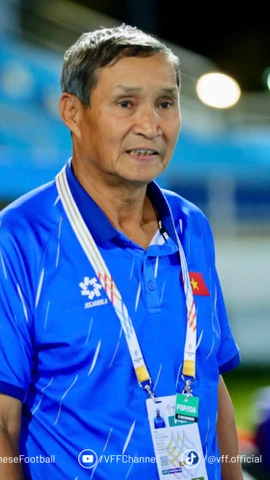 Huấn luyện viên Mai Đức Chung tiếp tục đảm nhận vai trò "thuyền trưởng" của Đội tuyển Nữ Việt Nam. (Ảnh: VFF)