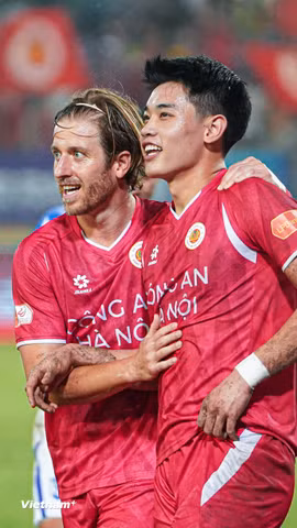 Tiền đạo Đình Bắc lập hattrick trong chiến thắng 4-2 của Công an Hà Nội trước Sông Lam Nghệ An. (Ảnh: Việt Anh/Vietnam+)