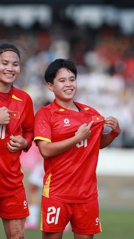 Đội tuyển Nữ Việt Nam giành chiến thắng 5-0 trước Indonesia, qua đó giành quyền vào chơi trận chung kết SEA Games 33. (Ảnh: TTXVN)