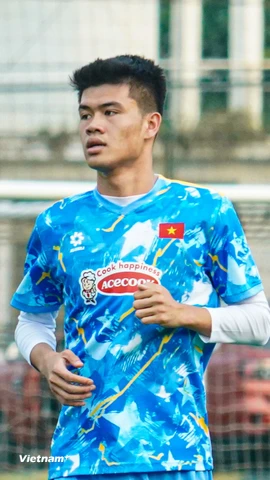 Đinh Quang Kiệt sở hữu chiều cao 1m95 - thông số thuộc loại 'hiếm' của cầu thủ Việt Nam. (Ảnh: Việt Anh/Vietnam+)