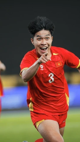 Đội tuyển U22 Việt Nam giành huy chương Vàng môn Bóng đá Nam SEA Games 33. (Ảnh: TTXVN)