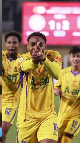 Đông Á Thanh Hóa, Sông Lam Nghệ An và Hoàng Anh Gia Lai (từ trái sang) đều giành chiến thắng ở vòng 13 V-League 2025/26.