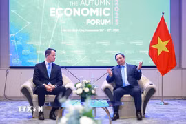Thủ tướng Phạm Minh Chính tiếp Giám đốc điều hành Diễn đàn Kinh tế Thế giới (WEF) Stephan Mergenthaler. (Ảnh: Dương Giang/TTXVN)