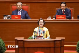 Đồng chí Trần Thị Thanh Thủy, Ủy viên Ban Thường vụ Tỉnh ủy, Bí thư Đảng ủy, Chủ tịch Hội đồng Nhân dân phường Mỹ Hào, tỉnh Hưng Yên, tham luận về vấn đề “Chuyển đổi số ở phường trong điều kiện thực hiện mô hình chính quyền địa phương 2 cấp-Thực tiễn và quyết tâm hành động của phường Mỹ Hào, tỉnh Hưng Yên.” (Ảnh: TTXVN)