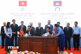 Lễ ký kết Bản ghi nhớ hợp tác giai đoạn 2026-2030 giữa Hội Liên hiệp Thanh niên Campuchia tỉnh Stung Treng (Vương quốc Campuchia) và Hội Liên hiệp Thanh niên Việt Nam tỉnh Gia Lai. (Ảnh: Huỳnh Thảo/TTXVN)