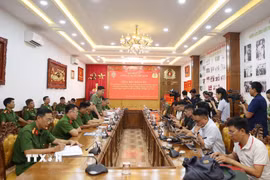 Quang cảnh họp báo công bố thông tin kết quả đấu tranh, triệt xóa các đường dây núp bóng doanh nghiệp “lừa đảo chiếm đoạt tài sản” bằng thủ đoạn mua bán các hợp đồng kỳ nghỉ trên địa bàn Thành phố Hồ Chí Minh. (Ảnh: Hồng Đạt/TTXVN)