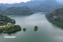 Hồ Ba Bể, tỉnh Thái Nguyên-điểm đến hấp dẫn hàng đầu khu vực miền núi phía Bắc. (Ảnh: Nguyên Hoàng/Vietnam+)