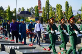Hài cốt các liệt sỹ được an táng tại Nghĩa trang liệt sỹ Vĩnh Hưng-Tân Hưng (xã Vĩnh Hưng, Tây Ninh). (Ảnh: Bùi Giang/TTXVN)