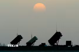 Khẩu đội tên lửa phòng không Patriot của Mỹ tại căn cứ không quân ở sa mạc miền Nam Iraq. (Ảnh: AFP/TTXVN)