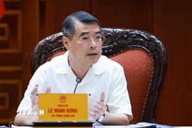 Thủ tướng Lê Minh Hưng chủ trì làm việc với lãnh đạo Bộ Công an và Bộ Khoa học và Công nghệ về xây dựng khung kiến trúc tổng thể quốc gia số. (Ảnh: Dương Giang/TTXVN)