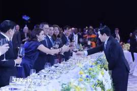 Chủ tịch nước Lương Cường chào mừng các Trưởng đoàn tham dự Lễ mở ký Công ước Hà Nội. (Ảnh: Lâm Khánh/TTXVN)