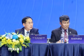 Phó Thủ tướng Bùi Thanh Sơn điều hành Phiên thảo luận toàn thể cấp cao thứ nhất. (Ảnh: Phương Hoa/TTXVN)