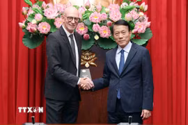 Bộ trưởng Bộ Công an Lương Tam Quang tiếp Giáo sư Graham Carr, Hiệu trưởng Trường Đại học Concordia (Canada). (Ảnh: Phạm Kiên/TTXVN)