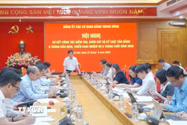 Đồng chí Nguyễn Quang Trường, Phó Bí thư Đảng ủy, Chủ nhiệm Ủy ban Kiểm tra Đảng ủy các cơ quan Đảng Trung ương chủ trì hội nghị. (Ảnh: Phương Hoa/TTXVN)