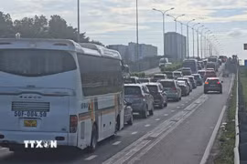 Cao tốc Thành phố Hồ Chí Minh-Long Thành ùn ứ kéo dài 10km sáng 30/8 - ngày nghỉ lễ thứ hai kỳ nghỉ Quốc khánh 2/9. (Ảnh: Hồng Đạt/TTXVN)