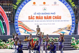 Những giá trị văn hóa, nghệ thuật truyền thống của Thủ đô Hà Nội được tái hiện sinh động trong không gian lễ hội. (Ảnh: Khánh Hòa/TTXVN)