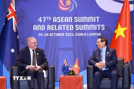 Thủ tướng Phạm Minh Chính gặp Thủ tướng Australia Anthony Albanese. (Ảnh: Dương Giang/TTXVN)