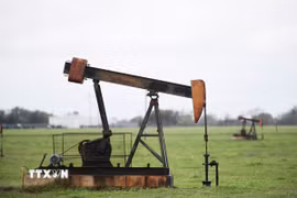 Giàn khoan dầu tại Luling, Texas, Mỹ. (Ảnh: THX/TTXVN)