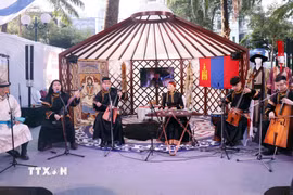 Gian hàng giới thiệu du lịch Mông Cổ tại Ngày hội du lịch Thành phố Hồ Chí Minh năm 2024 được thiết kế theo mô hình căn lều Yurt nổi tiếng của người dân du mục vùng thảo nguyên. (Ảnh: Xuân Khu/TTXVN)